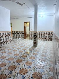 شقه للايجار قرب الفلكه شارع بني زيد جاهزه و نضيفه حاليا فارغه جيب غراض...