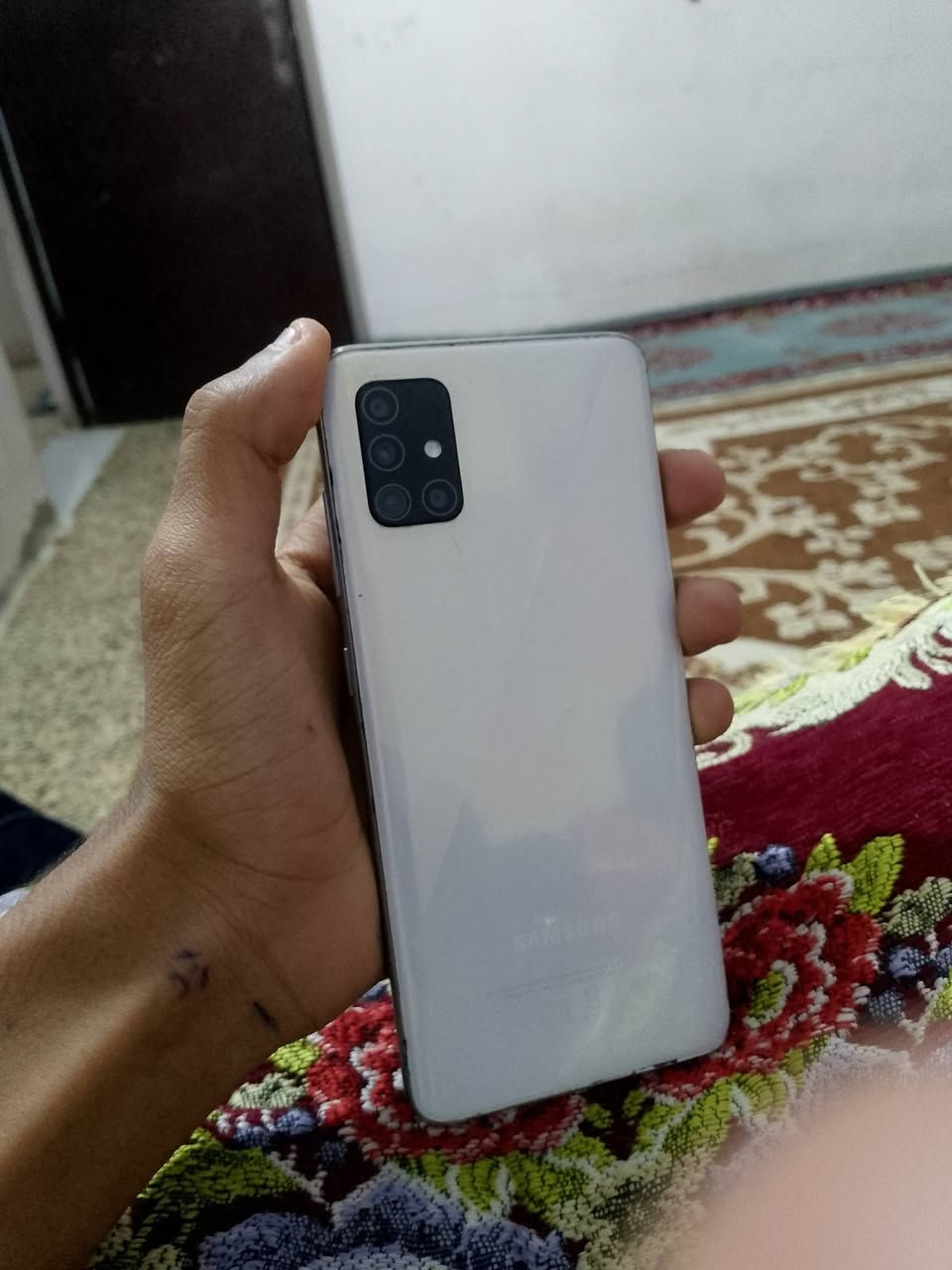 جهاز a51 نضيف ومابي شي بس الكامره الاماميه يحتاجله تنضيف غير شي مابي شي هوه بس الكامره الاماميه يحتاجله تنضيف بيها تراب شوي 

ذاكرته 128 
ياخذ خطين 
جهاز نضيف ومناسب 

رايدينه ب75 وبي مجال بسيط 
مكاني بغداد الغزاليه شارع المشجر قرب المستوصف
