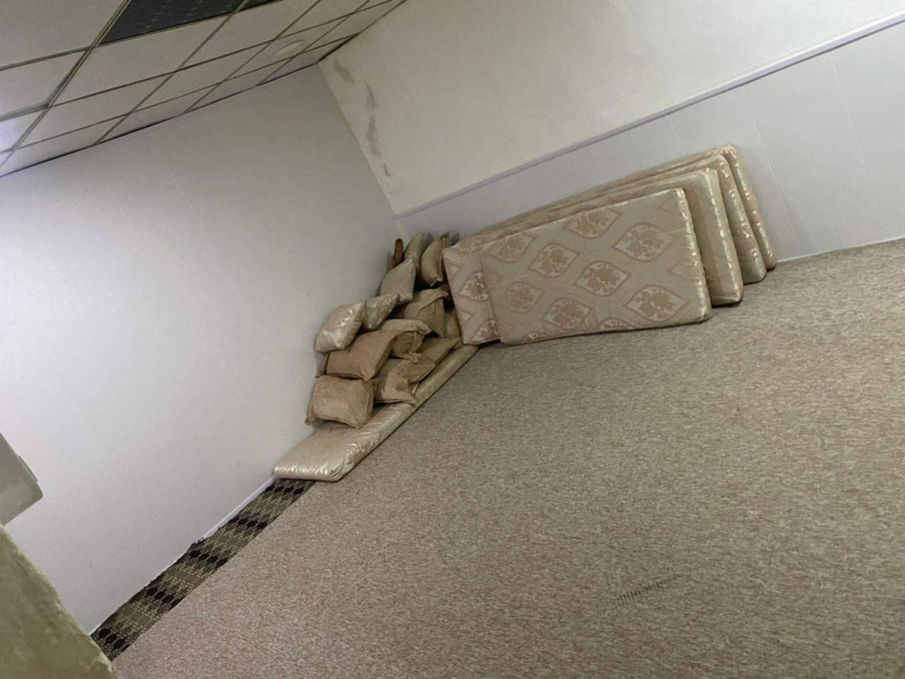 خانی بوو فروتنێ3.80$دەفتەر ورقا،دووخرفە  +مطبغ وحدیقه+دکانەک لبن 160متر,(محلاگەلی دهوکێ)

***********
