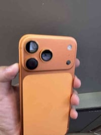 17 pro max  256GB  الجهاز تك سيمكارت بعده جديد لوك  لون برتقالي مشحون ...