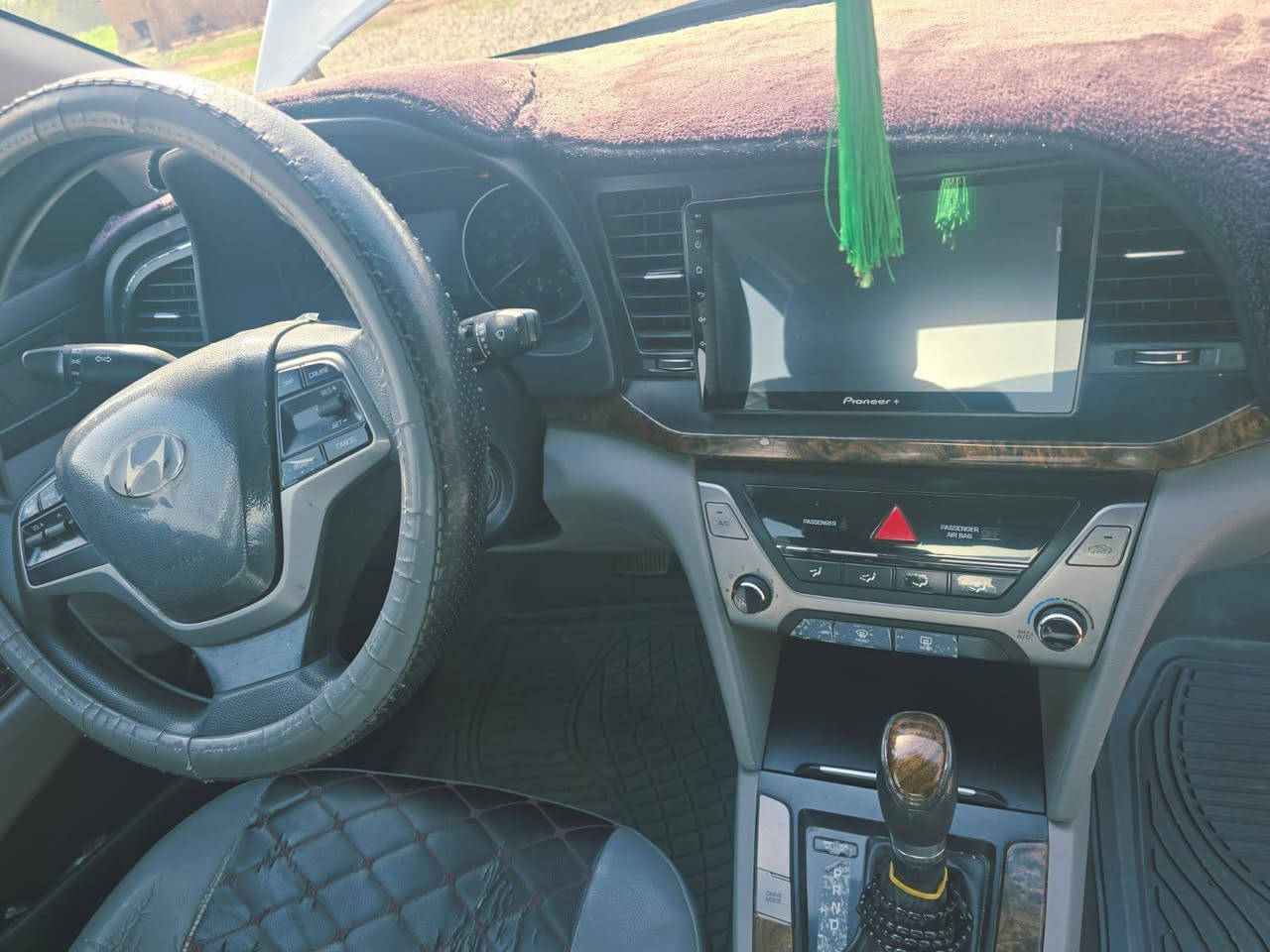 السلام عليكم 
سياره النترا موديل 2017
لون سلفر ضرر خفيف اكو سونار 
تدفئه 
تبريد 
گير 
محرك كلهن شرط
سياره مال جناي 
رقم بغداد السعر 118وبي. مجال 
اتصل وتدلل ***********
