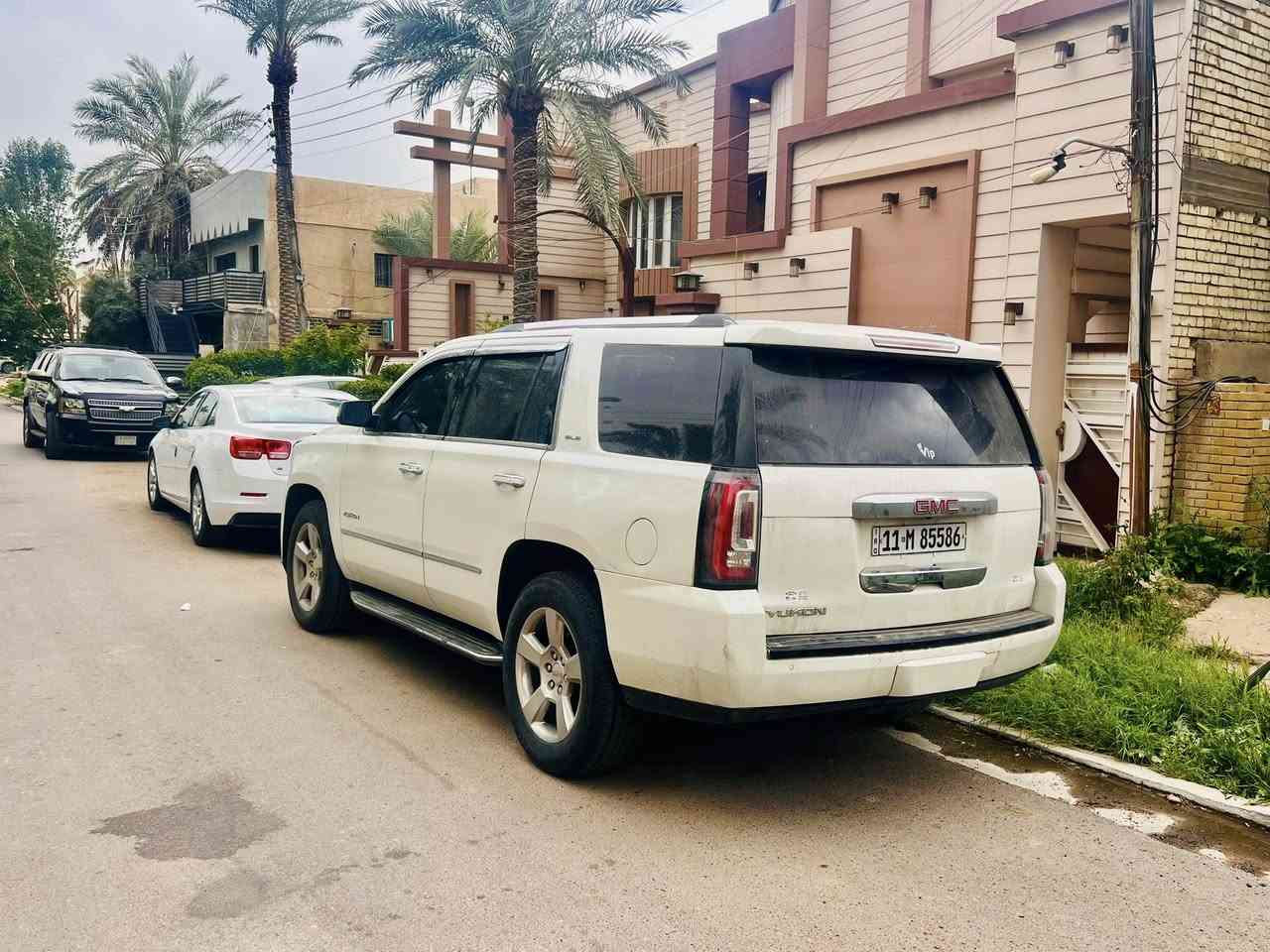 جي ام سي يوكن 2015  
رقم بغداد الجديد بأسمي شخصيا 
مكينة V8 5300 بانزين عادي 
مصبوغة عام بسعر مناسب 255 
المواصفات 
بصمة تشغيل +ابواب
نظام eco
رادار امامي
رادارات مري 
تنبية تصادم امامي 
نظام تنبية خروج عن المسار 
حساسات اماميه
حساسات خلفية
كامرة خلفية
شاشة كبيره + قاصه
كشن تنبية السائق
كشنات كهرباء تدفئة تبريد
كشنات خزن ميموري
جنطه كهرباء
ستيرن كهرباء
تدفئة ستيرن
ويل 20  كروم 
كير مكينة كفالة ما مفتوحات  صدر تبريد تدفئه كله فول .. . 
ماكو اي كلًوب( عطل )  بالدشبول مشتغل  بيهه .  
كاملة السياره بدون نقص  
شغل و اطلع ترايك من بغداد للسعوديه للعمره 
حادثه طخطخات بسيطه بدون دواخل بدون لغد بدون شاصي ايرباك برده 
صبغ عام السياره . 
اخوان السياره جاهزه للاخير  نقص 
برغي ما بيههً و بالحقيقه احلا من الصور 
السعر 255 ورقه 
مكان بغداد حي الخضراء 
***********واتس اب
