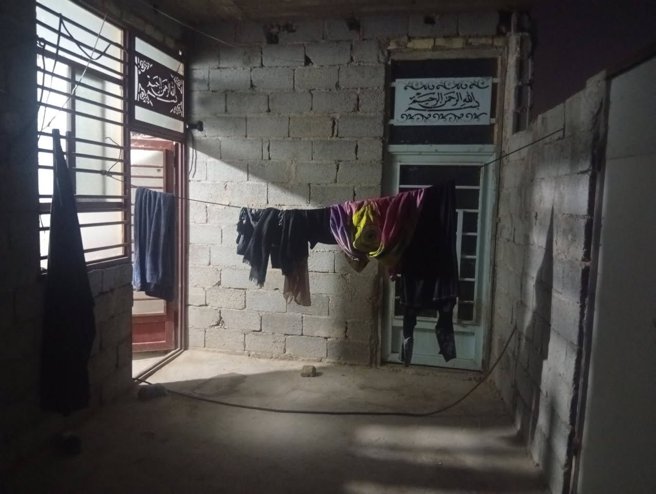سلام عليكم دار البيع شبانات بزل رابع حي الشكر مساحه 135متر بناء بلوك سكف صب كونكريت عقد 35مفوض بقرار جديد سعر 30يرهم اقصاد ***********
