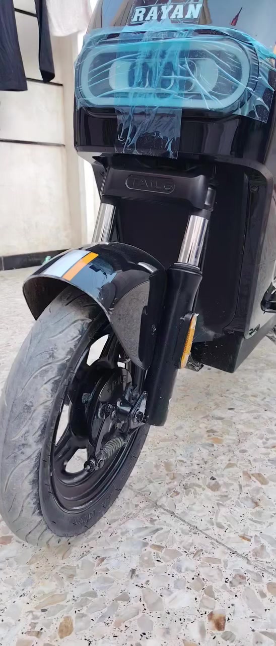 دراجه شحن البيع بعده جديد 
سعر ٤٠٠ وبيه مجال
***********
