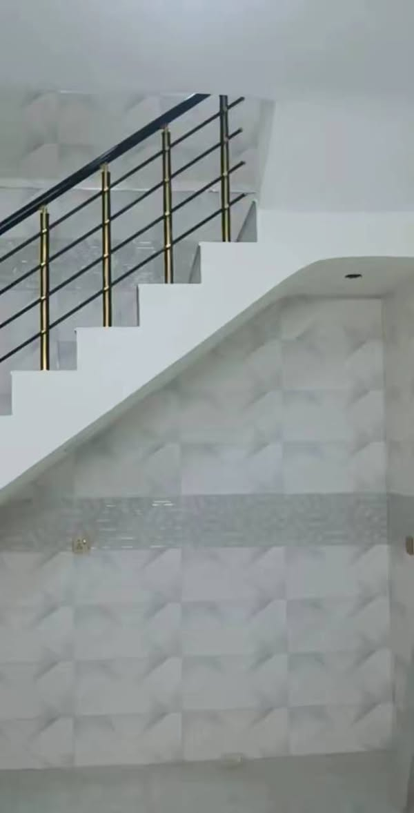 دار ٨٨م للبيع واجهة ٦م اله ربع ونزال ١٥م حي الاعلام الري بيت جديد وسعره مناسب مدخلين صاله وحولي ومطبخ وخدمات وغرفة نوم الطابق الثاني غرفتين نوم وخدمات للمعلوت اكثر يرجع مراجعة الايمان للعقار حي الاعلام شارع سوق اميمه مقابل جامع الحبيب المصطفى او الاتصال ***********...***********
