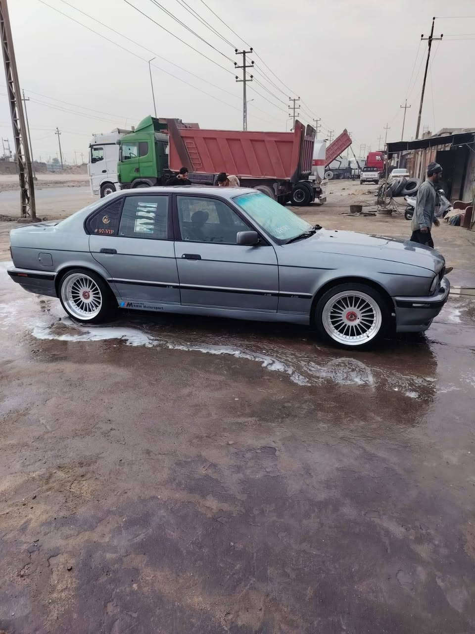 🚗 سيارة بي إم دبليو موديل 1992
السيارة جاهزة للأخير، مرشوشه جمالية فقط.
🔹 مكينة  مسكر + كير كفاله 
، رقم إنكليزي
🔹 وكالة عامة باسمي (تحويل ثاني يوم)
🔹 تبريد ثلج ❄️
🔹 كهربائيات على وضع الشركة
🔹  ترايك 200 شرط
💰 السعر: 64 قابل للتفاوض 
📍 المكان: البصرة – الزبير
📞 للتواصل: 0772 954 5718 البصرة, العراق
