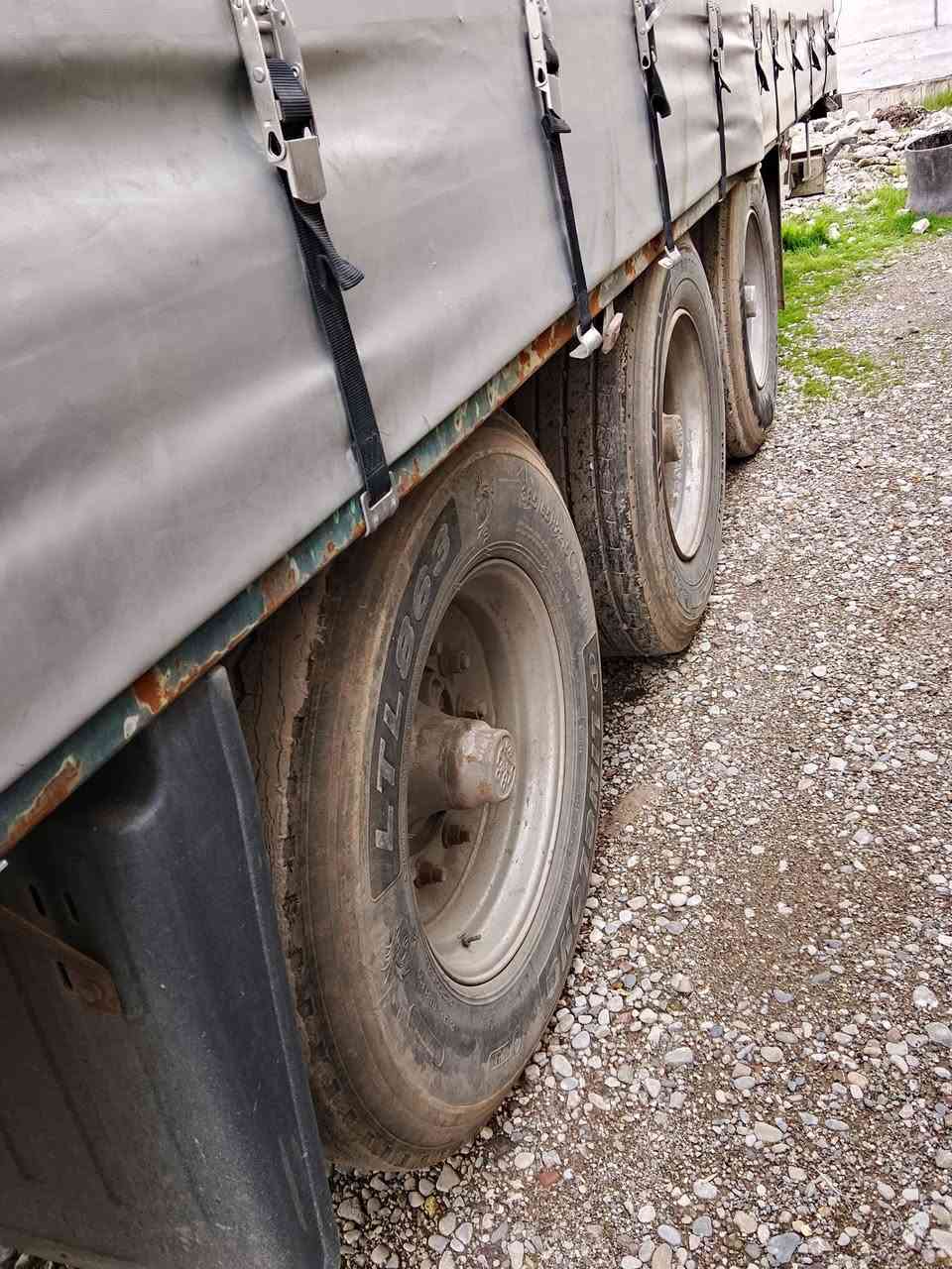 عەرەبانەی جادر
ڤەسلو ڕەپت حازرە بۆلێکردنەوە تایەو جادری لۆک هەمو گیانی بەشەرت شەنسی بێ ژەنگ وتەقیوی 
***********
***********
