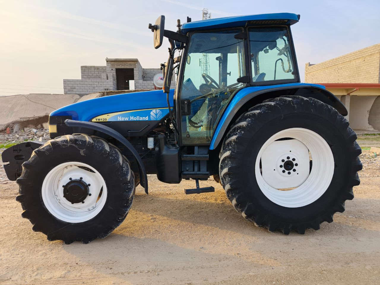 سلام عليكم 
للبيع 
نيهولند حجم120
موديل 2006
رقم أربيل 
السعر 40مليون
التصال(***********
