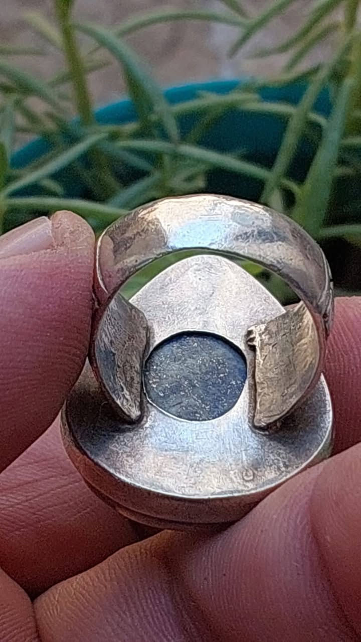 لازورد افغاني دلوه
3سم
صياغه يدويه ثقيله جدا
القياس 23… .24


**إذا كنت صاحب هذا الإعلان وتريد حذفه لأي سبب، رجاءا أرسل رسالة إلى الدعم الفني**