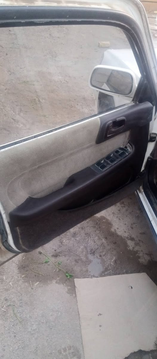 السلام عليكم كرسته كصيف لبيع موديل 93مكينه وكير ونجي مكفول من نقل جثه والكصه وكافه الاصوليات لايتات زنون ابو عيون سنتر لوك شغال دواخل لون عسلي تبريد شغال حداديه زينه سياره جاهزه مال جناي مكان ناصرية شطره رقم راعيه ***********السعر 38وبيه مجال
