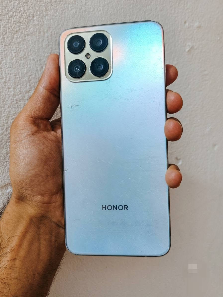 أعاده نشر بسبب الوعود الكاذبه
للبيع 📱HONOR X8 أبلادي كلشي ما امبدل بي 
*المواصفات:👇 
- *الذاكرة*: 128GB 
- *الشاشة*: AMOLED + 90Hz 
- *الحالة*: السيمكارتات ما يشتغلن فقط وبي فطر بلطرف مال الشاشه كلش صغير و ما أماثر ابد أما الباقي كله مكفول صوت شحن واي فاي كله عل فحص وكلشي ما امبدل بي / يجي ويا كفر ولاسق حمايه بلشاشه 

*السعر*: 100الف وبي مجال ولحد يكسر بلسعر رجائآ
*المكان*: بغداد - ابو غريب وهاذه رقمي *********** بي واتساب / توصيل ماعندي ❌
