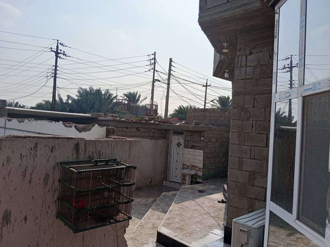 بيت للبيع وقف سني مسجل اصولي 

في قضاء ابو خصيب منطقة شارع المقيمين 

المساحة 450 متر 

يتكون البيت على ثلاث غرف وصاله ودوانية ومطبخ وحمام داخلي وحمام خارجي 

البيت كونكريت 

السعر 120 مليون وبي مجال 

الي حاب يشتري يتواصل على هاذا رقم 

***********
