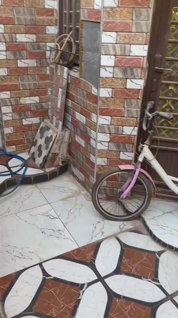 البيت مساحتة 100م
واجه 6.25 نزال 16

طابقين كونكريت مسلح وطابوك البناء مالته

فوك غرفتين وحده جبيره كلش والثانيه نفس الغرفه الجوه 4/3

المكان الفرع المقابيل السيطره  النهرية

البيت على الشارع مو بفرع

السعر 135 وبيه مجال

***********

طابو اسهم زراعي
