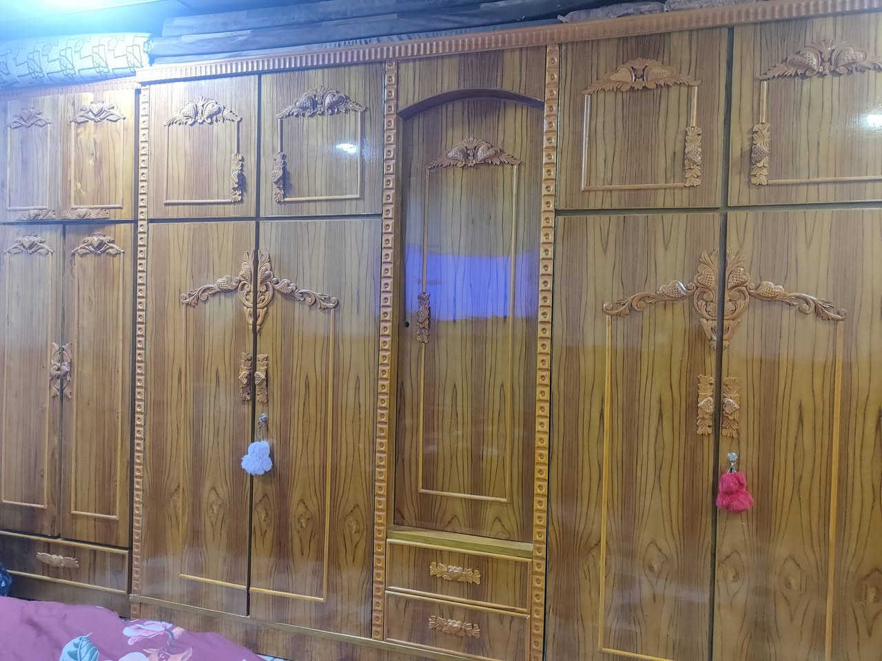 سلام عليكم عندي غرفه اخشاب للبيع مستعمله شي قليل سعرها 900مع الدوشك للتواصل ***********
