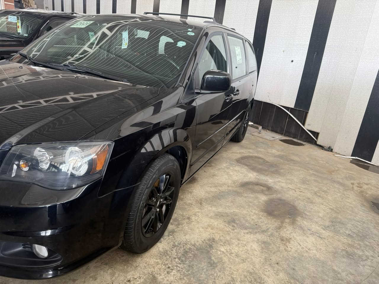 السلام عليكم دوج كرفان موديل 2020لون اسود أربيل صور الحادث واضحه وسونار موجود مواصفات عاديه المكان بغداد 
السعر 169وبيها مجال ***********اتصال فقط
