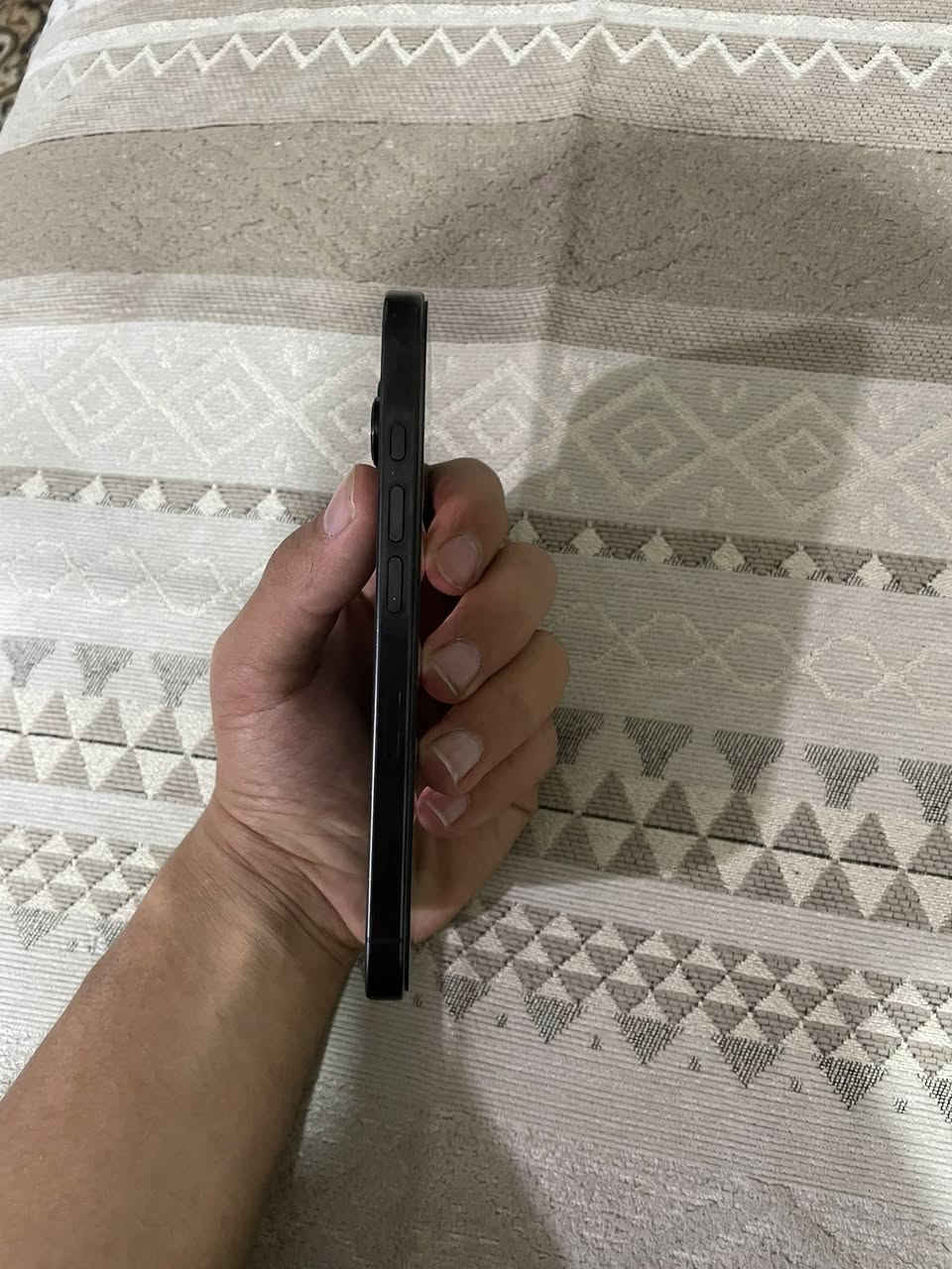 سلام عليكم ايفون ١٦ برو فقط حجم صغير ذاكره ٢٥٦ بطاريه ٩٩ الجهاز ما مفتوح ابد ومكفول من كلشي فقط مفتوح تخطي يعني ما يصير بي سيم كارت فقط الباقي كله شغال جهاز كلش حلو ونضيف وبي شويه شخوط بل شاشه بس ما مثر ولا يبين  جهاز بدون ملحقات السعر ٦٧٥ وبي مجال مكاني كربلاء حسينيه جريه مركز الطف رقم ***********
