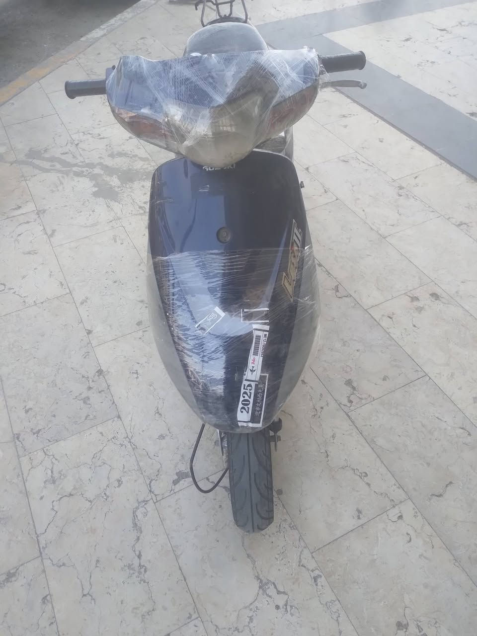 سلام عليكم دراجه البيع سلف هندر اشاير لايت هورن قفل صندك قفل استرين تخم تاير جديد  دبالت امامي خلفي شغال كابريت اصليه شوته اصليه صالصنه اصليه السعر 200وبيهه مجال مكاني يم الجسر مال محمد القاسم رقمي ***********
