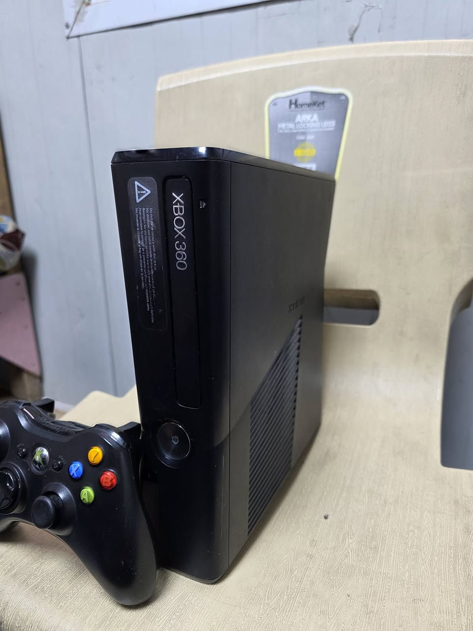 اكس بوكس مهكر 360حيل حيل نظيف بعده جديد الجهاز نظام ارورة يحتوي على 83لعبة قويه مثل ماموضح بالفيديو ويحتوي على جوستك بلادي وغراضه كله بلادي شرط الفحص والضمان السعر 115وبي مجال للطيبين توصيل جميع المحافظات متوفر ***********
