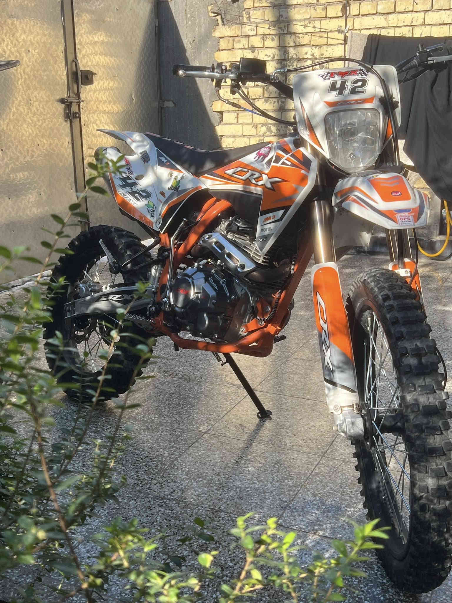 سلام عليكم دراجه قفاز crx للبيع او مراوس  موديل 25سعر مليون 350 العنوان بغداد رقم ***********
