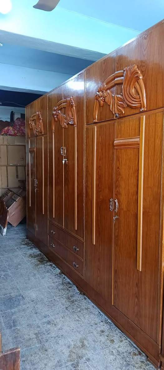 غرفة ٦باب صاج ملحق شغل ثقيل جدا نظيف توصي ظهر جمبر جاهزة توج سوري السعر ٥٧٥ فقل تواصل خاص ***********
