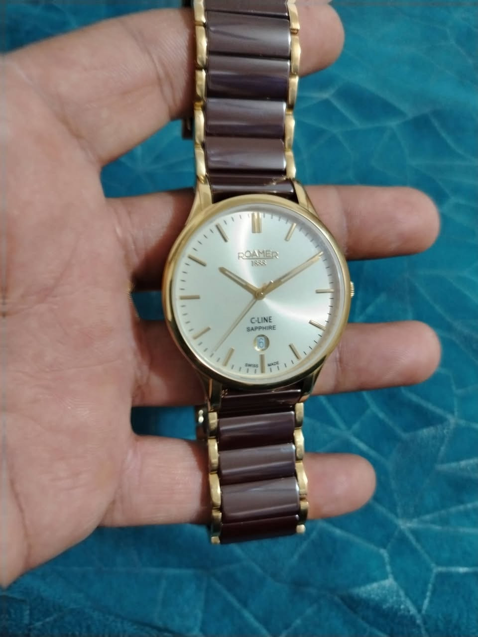ساعة رومر سويسرية
 نوع  C - Line انتاج حديث كوارتز بطارية، مينة لؤلؤي ستانلس ستيل مع كافة ملحقاته وعلبته تحتوي على تاريخ day، وقفل فراشة جديدة غير مستخدمه السعر 150$، ويوجد توصيل ***********
