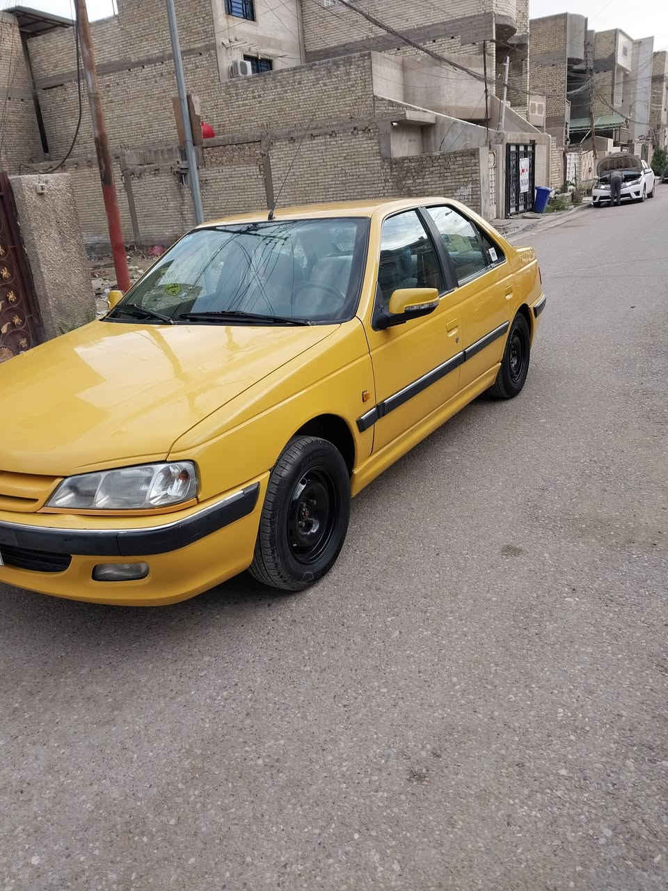 السلام عليكم 
بيجو بارص موديل ١٥ كفاله كير ومحرك وتبريد مابيها اي نقص تخم تايرات بجيس حداديه جديده كهربائيات كلها شغاله خط 
وبحث جدد السنويه لل ٣٠ هزه جديده  مكفوله من اي ضربه شرط 
 سستم صوت شرط التحويل السعر ٤٨ وبيها قليل عنواني بغداد الاستفسار اتصل ***********
