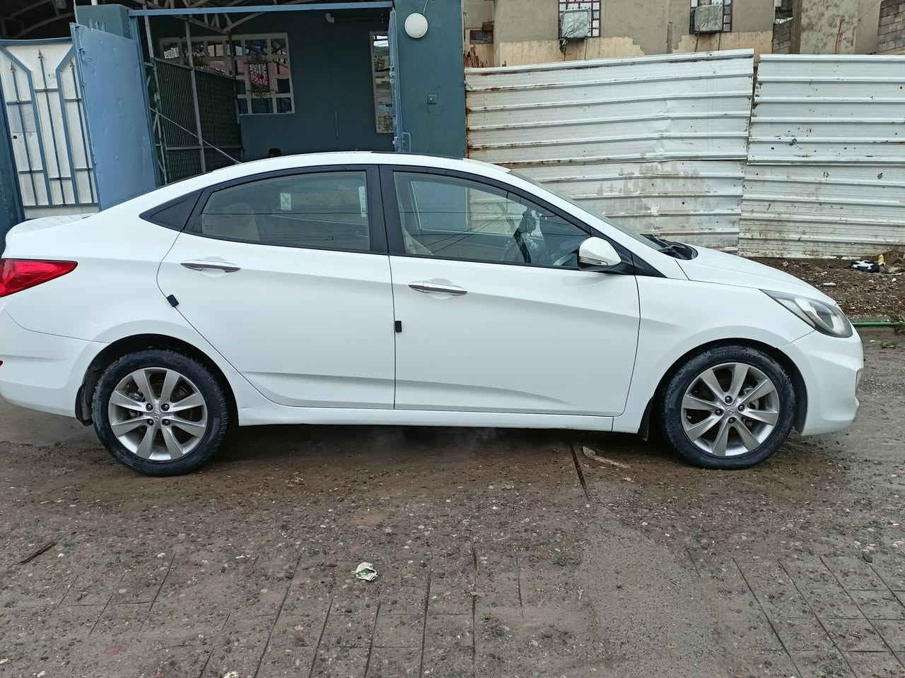 السلام عليكم سيارة للبيع هونداي اكسنت موديل 2014 كوري فول مواصفات السيارة شرط جديدة مال بيت گير محرك شرط السيارة بدون ضرر بدون صبغ ماشيا 137 الف السبير شرط مانازل  رقم اربيل سنوية لل 2028 شرط التحويل 
السعر 125$ وبيها مجال 

رقم الهاتف ***********
اسيا  ‏ ***********
