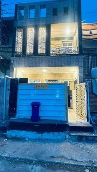 البيع دار ع شارع تجاري الكفائات السيديه عرض شارع20 بناء نضيف  طابقين 3...