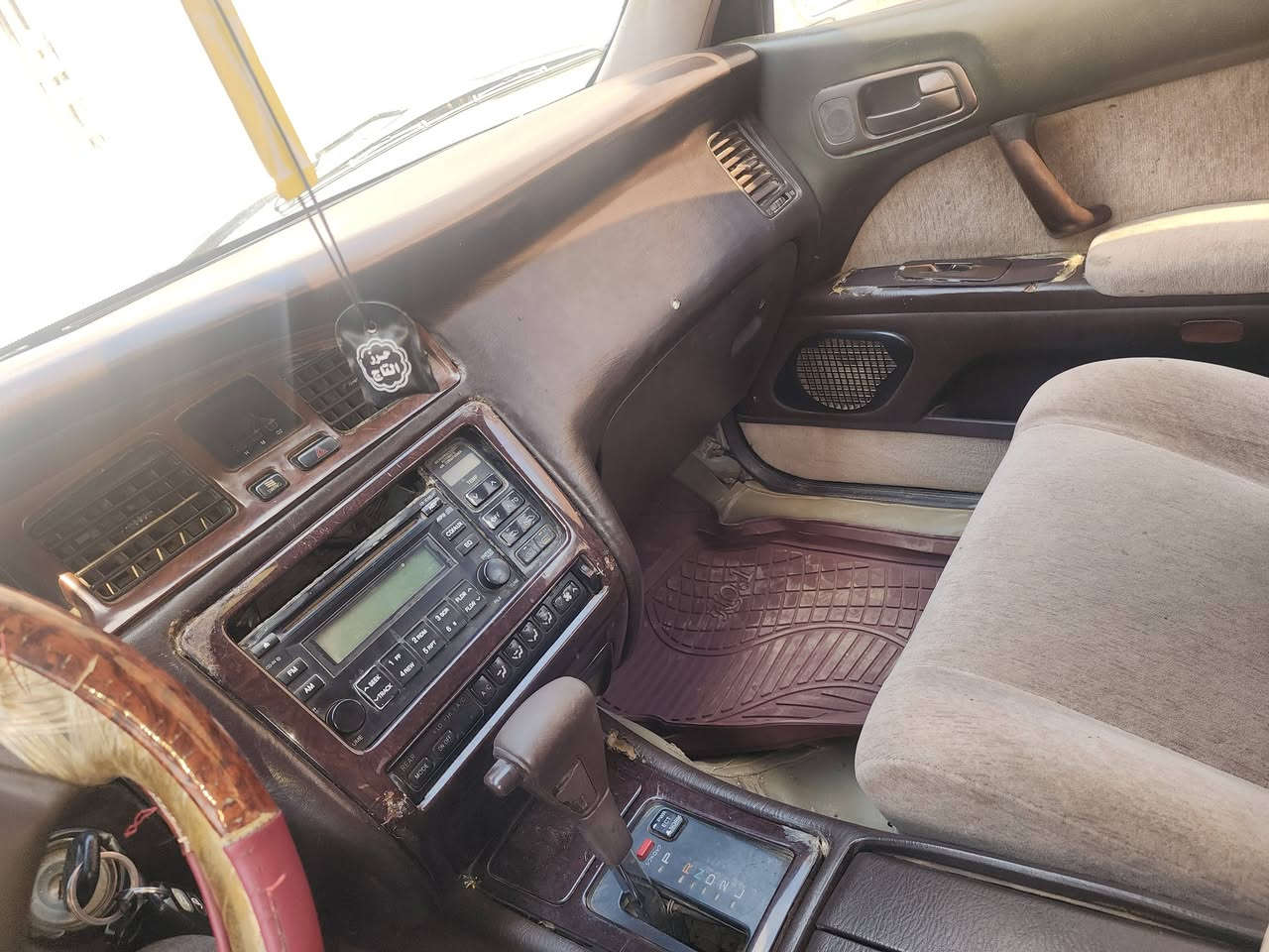 السلام عليكم كراون بطه للبيع موديل 1992 السياره جاهزه من كلشي رقم نينوى دولي مكينه 2500vvt السياره مسويلها ادامه بلكات ونوزلات وفيت بم وباتري جديد السعر 55 ورقه وبيها مجال مكان السياره الموصل للتواصل ***********/***********
