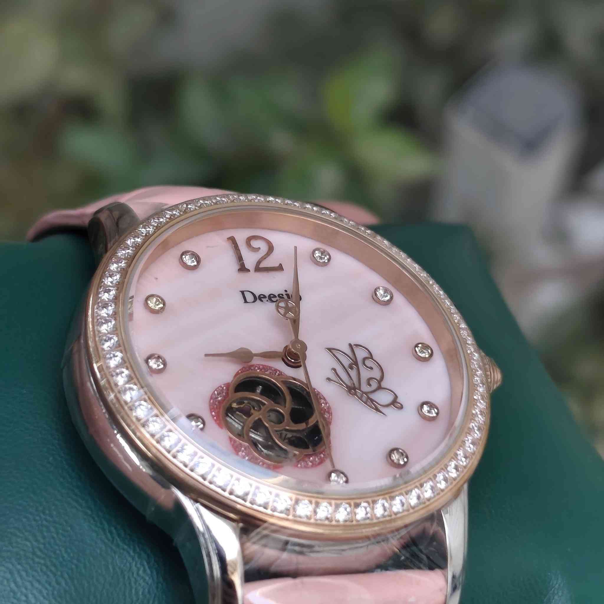 ساعة يد نسائية ماركة Deesio اصلية
(الصور خاصة بالساعة نفسها)
ساعة جميلة جداً ونازكة 
ماكنة اوتوماتيك كشف 
سافاير مقاومة للخدش
مقاومة للماء
جديدة لوك مع كامل ملحقاتها 
متوفر توصيل لكل العراق 🇮🇶


**إذا كنت صاحب هذا الإعلان وتريد حذفه لأي سبب، رجاءا أرسل رسالة إلى الدعم الفني**