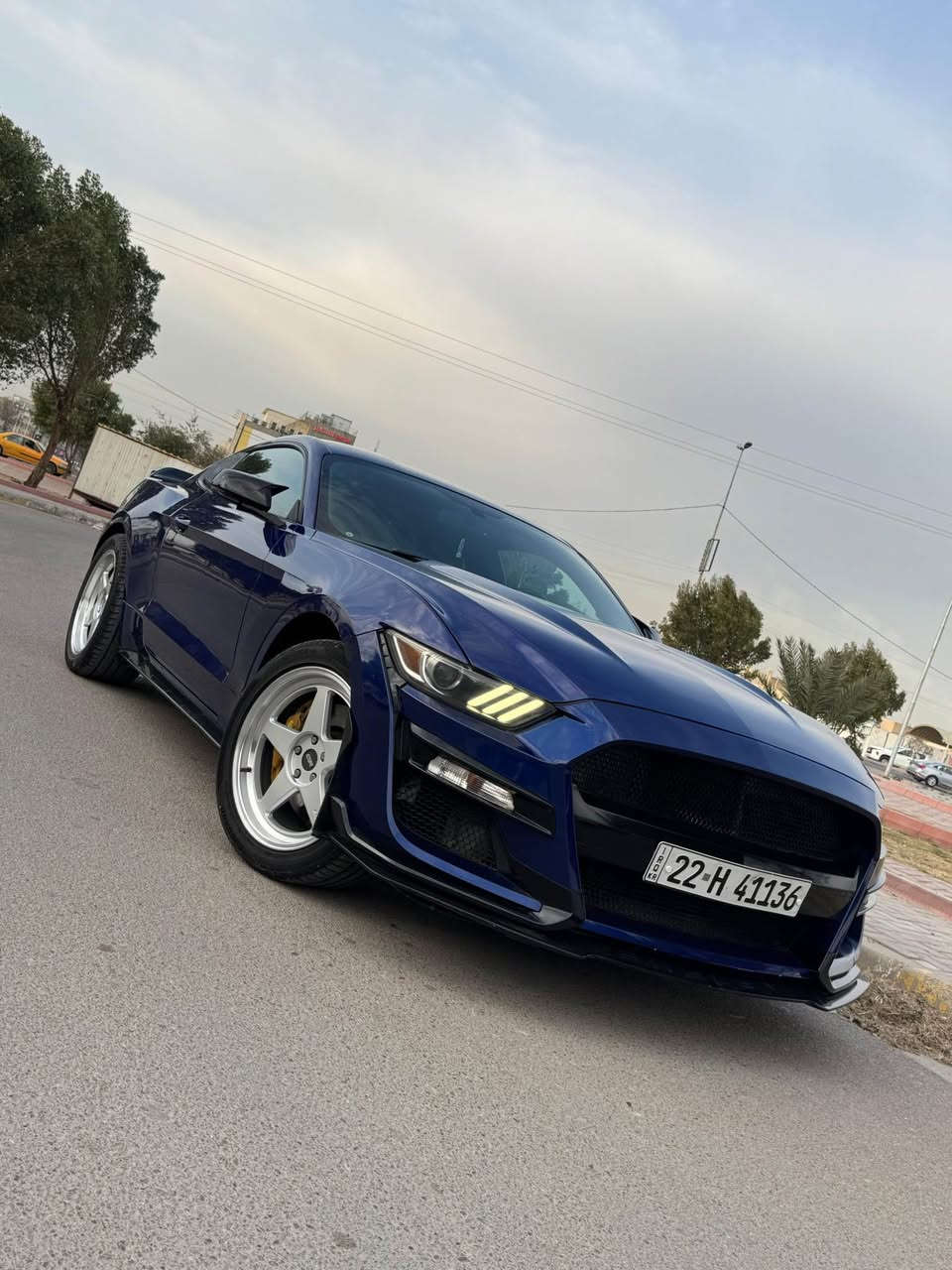 السلام عليكم 
فورد موستنك ايكو بوست 2016 فول مواصفات بريميوم كير عادي ماشيه 70 مايل حقيقي حادثه جاملغ خلفي فقط صور الحادث مرفقه السياره جديده بمعنى الكلمه و عليه هوايه اضافات رقم اربيل شرط التحويل مكان السياره بغداد السيديه وهذا رقمي *********** حيدر بغداد, العراق
