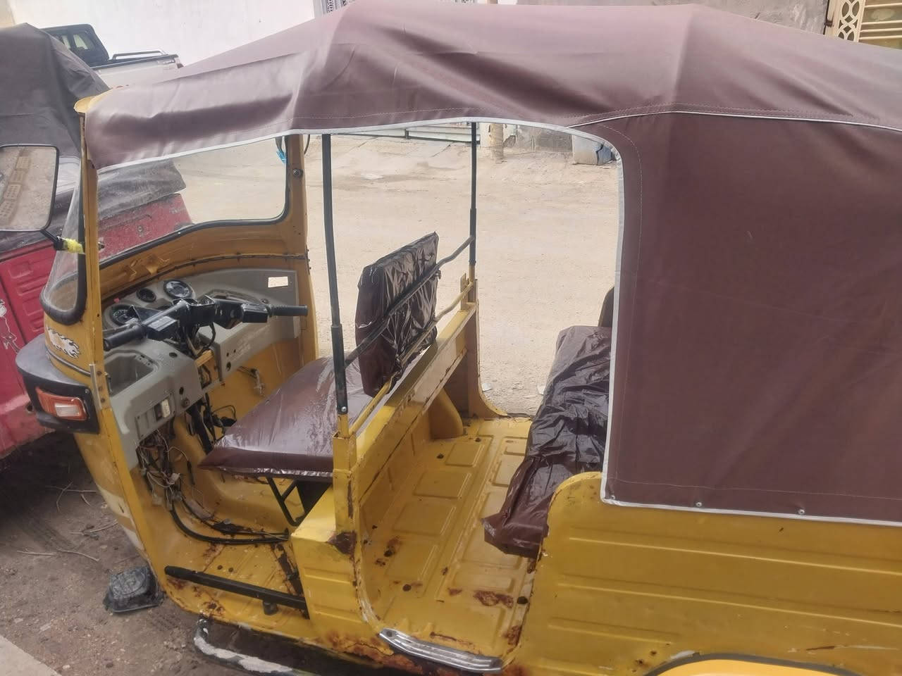 سلام عليكم تكتك للبيع ١٩ مكينته طافيه انطيك وياهه مكينه باجاج ٢١بس شدهة المكينه شرط شغل لاضربه ولاصبغ مدينه الصدر سعر ١٥٠٠وبيه مجال قليل اتصل وتدلل ***********
