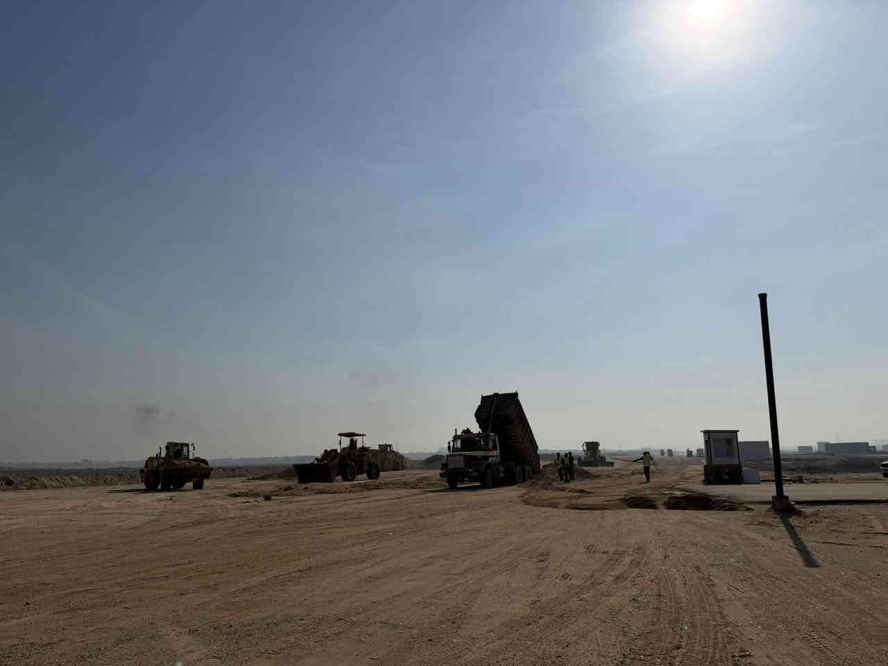 السلام عليكم 
على بركة الله تم المباشرة في عمل وحدل شارع 60العابر الرئيسي لي يتصل بشارع الزبير وطريق الشعيبة طريق محمد القاسم من موقع العمل لإنجاز عمل التبليط و الأرصفة 
الميداني في مقاطعة 2356مقابل الامن الدخلي وحي الشرطة علماً ان العمل مستمر آلى انجاز المشروع .
عقارات فدك 
عنوان المكتب البصرة مقاطعة 2358قرب مستشفى (السياب)التركي 
***********
***********
