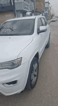 سلام عليكم جيب ١٤ اصل معلايه ٢٢ بيه بس بنيد رقم بغداد بسمنه مكانه ناصريه فول مواصفات للاخير جكات محرك ٥٧٠٠سياره جديده سعره ١٨٥ وبيه مجال ***********
