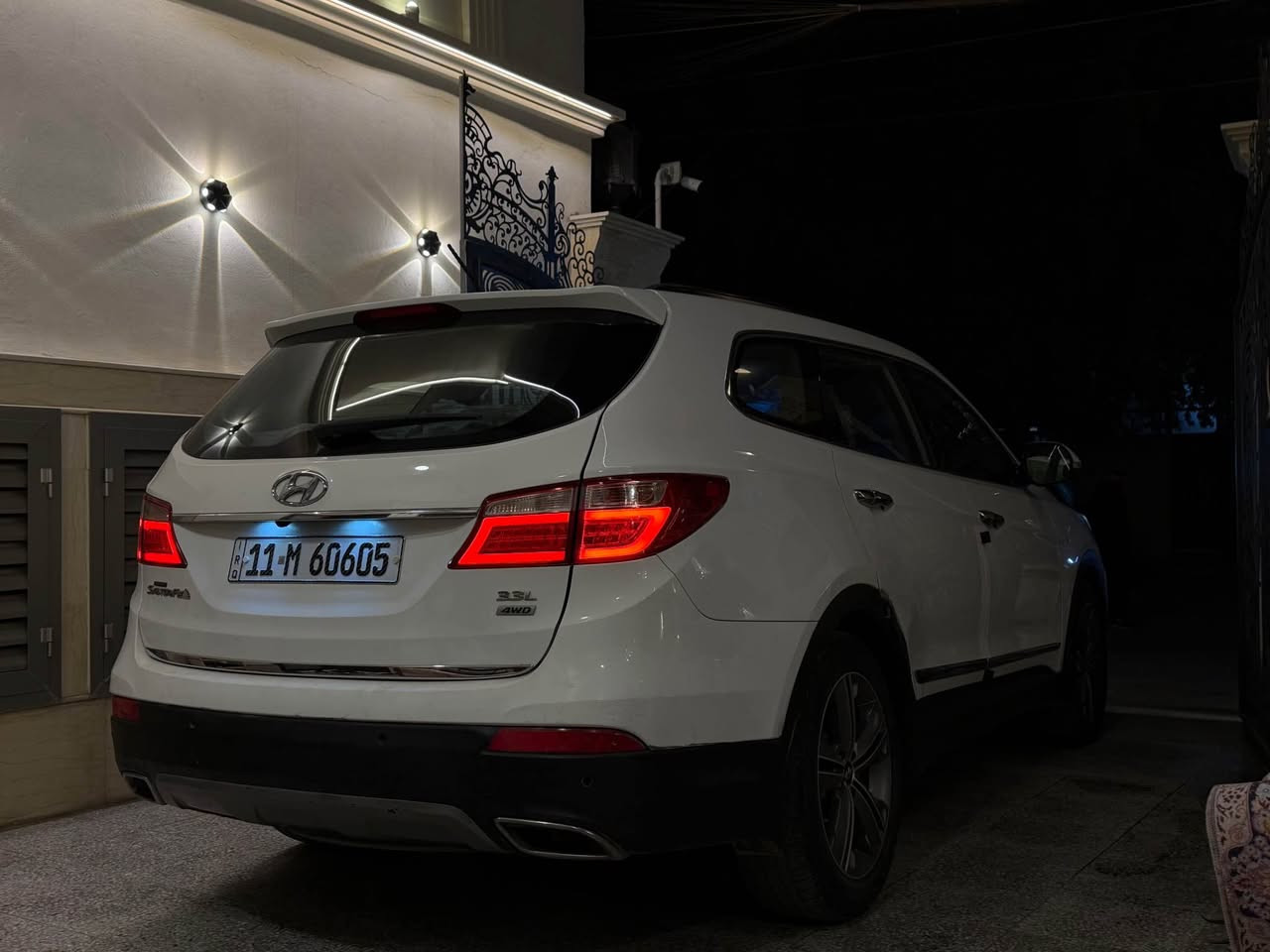 السلام عليكم للبيع او المراوس 
كراند سنتافيا خليجي 2014 vip فول مواصفات 7 راكب 6 سلندر  رقم بغداد الجديد سياره مكفولة عدا باب السائق مبدل نفس اللون اصلي فقط سياره جاهزه مابيها نواقص 
مواصفات السياره 
1_بصمة 
2_بانوراما 
3هاند بريك بصمة 
4 اوتو هولد 
5_ ثلاث قطع تبريد 
6_ تحكم سترين وحساسات خلفية كامرا 
7 _ 6 سلندر 
8 _ 7 راكب جلد 
9 _زنون 
10_ زراك لايت 
السياره عليها ادامة كامله منظومة البانزين ومنظومة المي صدر امامي جديد تخم تاير جديد 
السياره رايدها ب 157وبيها مجال بسيط للشراي مكاني الاعظمية 
*********** بغداد, العراق
