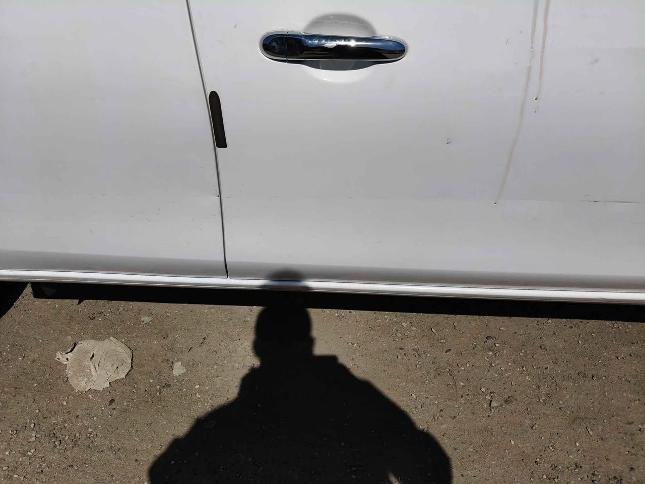 نيسان سني 2024 ابيض اللون ماشية 21000 للبيع رقم بغداد بيها ضمان من شركة السور باقيله سنتين صيانتها كلها بالشركة بيها طخة بسيطة موضحة بالصور للتواصل *********** بيه واتساب بغداد, العراق
