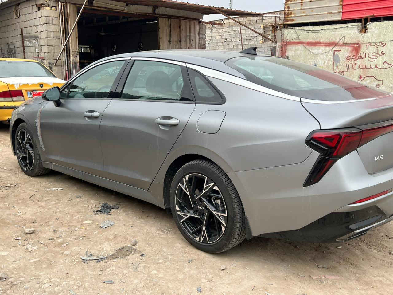 K5 GT LINE 2025
للبيع دخول جديد حادث كما موظح بالصور باقيله فقط صبغ السيارة على حادثه من امريكا تعمل وتسير بدون ايرباك بدون دواخل لا لغد ولا شاصي 

اللون الجديد المات 
فول مواصفات 
محرك 2500 تنفس طبيعي 
ماشيه 18 الف كم 

***********
