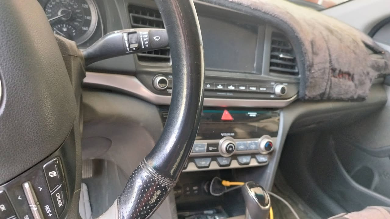 السلام عليكم  
النترا. موديل.      20 
رقم اربيل.    سنويه مجددة لمدة 4 سنوات 
باسمي 
الضرر بامريكا. قبق جنطه فقط مصلح بمكانه ليبل واحد  هنا راس الجاملغ اثر فتحة باب تصلح بمكانه السيارة بجم كبس بوب كذلك قماره صافيه 
للعلم الضرر ما واصل الحوض سطحي تجي وشوف   من غير دواخل ولا فتح قطع الكير.  اي تي. بلادي 
المواصفات   نقطة عمياء 
توقف امامي  تبيه خلفي 
تحديد مسار. مثبت سرعه 
كامرا. دواره اصليه السيارة 
خير من الله تراي زيرو. 
ماشيه 83 م تبريد الشركة كل شي على وضع الشركة فقط بدلت راجز قبل شهرين المحرك قطرة دهن ماينقص 
تحويل مباشر 
السعر.  133 قابل لتفاوض ،،
المكان بغداد. الدوره 
  هاتف ***********
