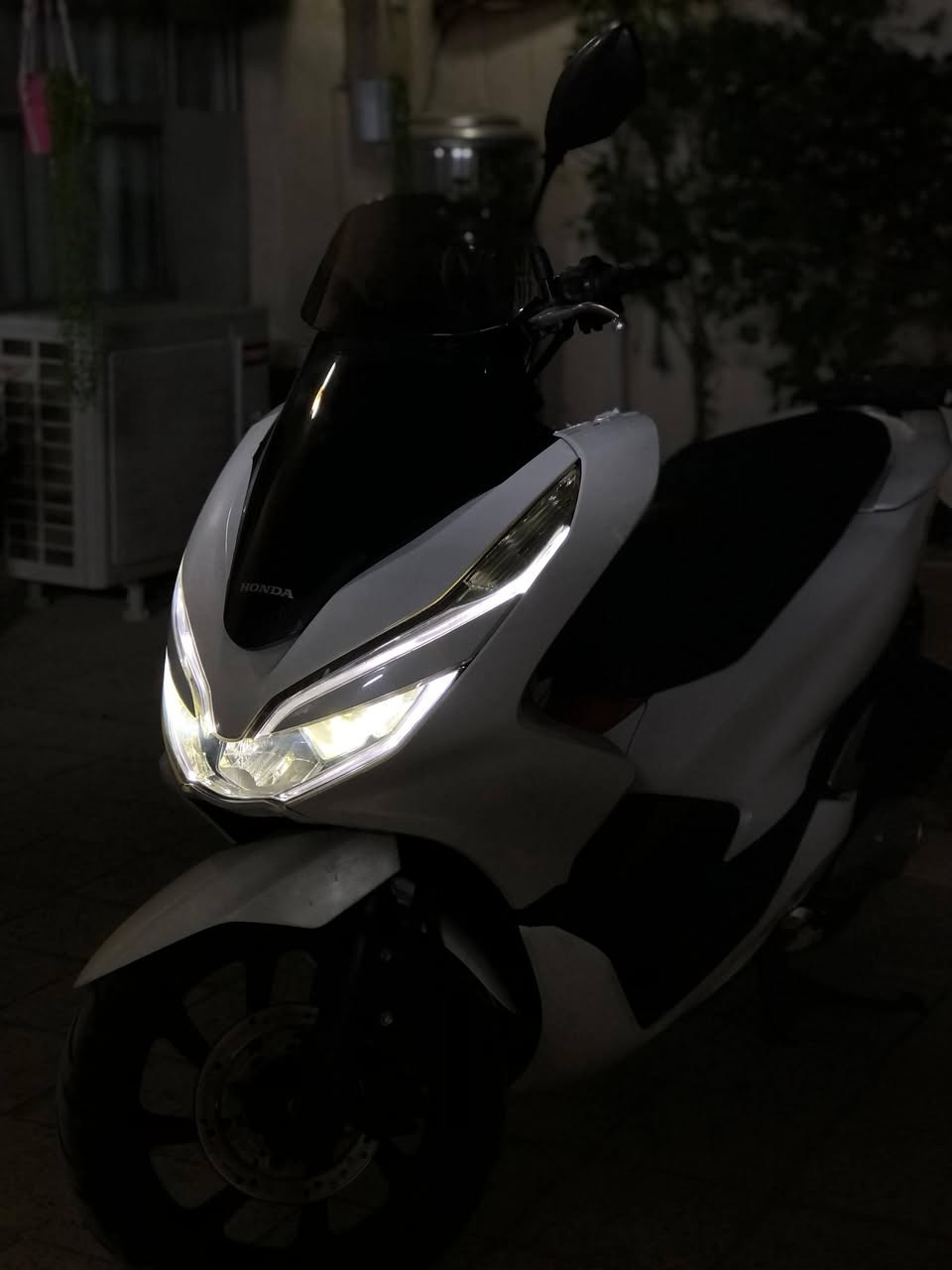 pcx جيل ثالث وارد كوري
2020
ستان كهرباء
محرك ١٢٥
ماشيه ٤٠ الف
عليها دهن موتل
بانزين محسن
ادامه كامله فلتر هوة ودسكات امامي خلفي جديد
الدراجه مكفوله كفاله عامه
عندي مكاتبه معرض بيها
السعر ١٥ وبيها مجال


**إذا كنت صاحب هذا الإعلان وتريد حذفه لأي سبب، رجاءا أرسل رسالة إلى الدعم الفني**
