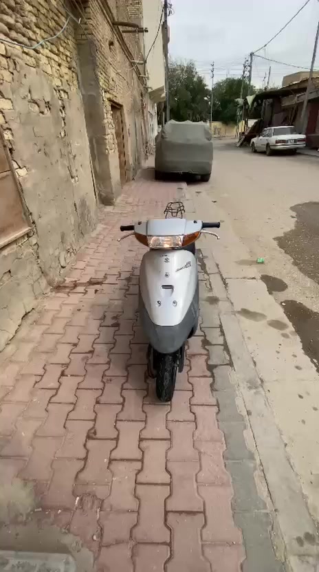 سلام عليكم 
درتجه للبيع 
نوع ساسوكي مصطره 
الدراجه اي نقص ما بيه 
الدراجه كلشي بيه شغال 
هورن اشاير و كهربائياته كامله طوافه مال بانيزين عداد سرعه 
برغي واحد ما مفتوح بيه بعده على وضع البلاد 
مكينته خرسه معدل خير من الله بيه 
( الدراجه كامله من كلشي)
المكان ميسان المحموديه يم صحت الطلاب قرب الجامع السيده زينب 
رقمي ***********  متوفر وتساب وشريحه 
سعر الدراجه ب500 وبيه مجال
