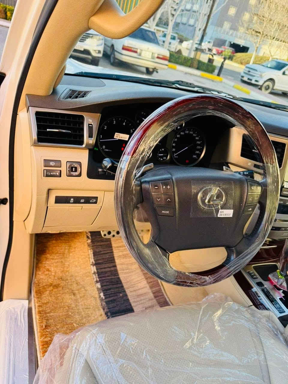 السلام عليكم 

لكزز بريم اصل 
LEXUS LX570 S SPORT+
الموديل :2012
ا
_____________اب اسمي اسليمانيه 
بصمه
سلايت روف 
جكات
كراسي كهرباء 
كراسي تدفى وتبريد 
كراسي الخلفيه كهرباء + تبريد
استيرين كهرباء 

شاشات 
AUTO START
OFF
 تحكم (جهتين امامي+جهتين خلفي)
فور ويل
اشارة بالمري
مري كهرباء(شفط)
#نقطة_عمياء
لايت عدسة زنون(عالي+ناصي)  مكان ميسان 
لد أمامي خلفي
االسعر 350

‭***********
