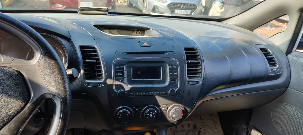 🚗 للبيع: كيا سيراتو 2017
📍 مكان السيارة: بابل
📞 للتواصل: ***********
💰 السعر: 127 ورقة – قابل للتفاوض
📊 المسافة المقطوعة: 200 ألف كيلومتر
🛠️ المحرك: 4 سلندر – 1600cc

⚠️ أضرار السيارة:
• وارد خليجي
• الأضرار موضحة في السونار المرفق مع الصور 

📌 تفاصيل إضافية:
• رقم السيارة: أربيل – الدولي الجديد
• وكالة باسم المالك
• لون السيارة: أبيض
غرامات: لا توجد اي غرامات
سنوية بأسم شركة شوره لل 2027
