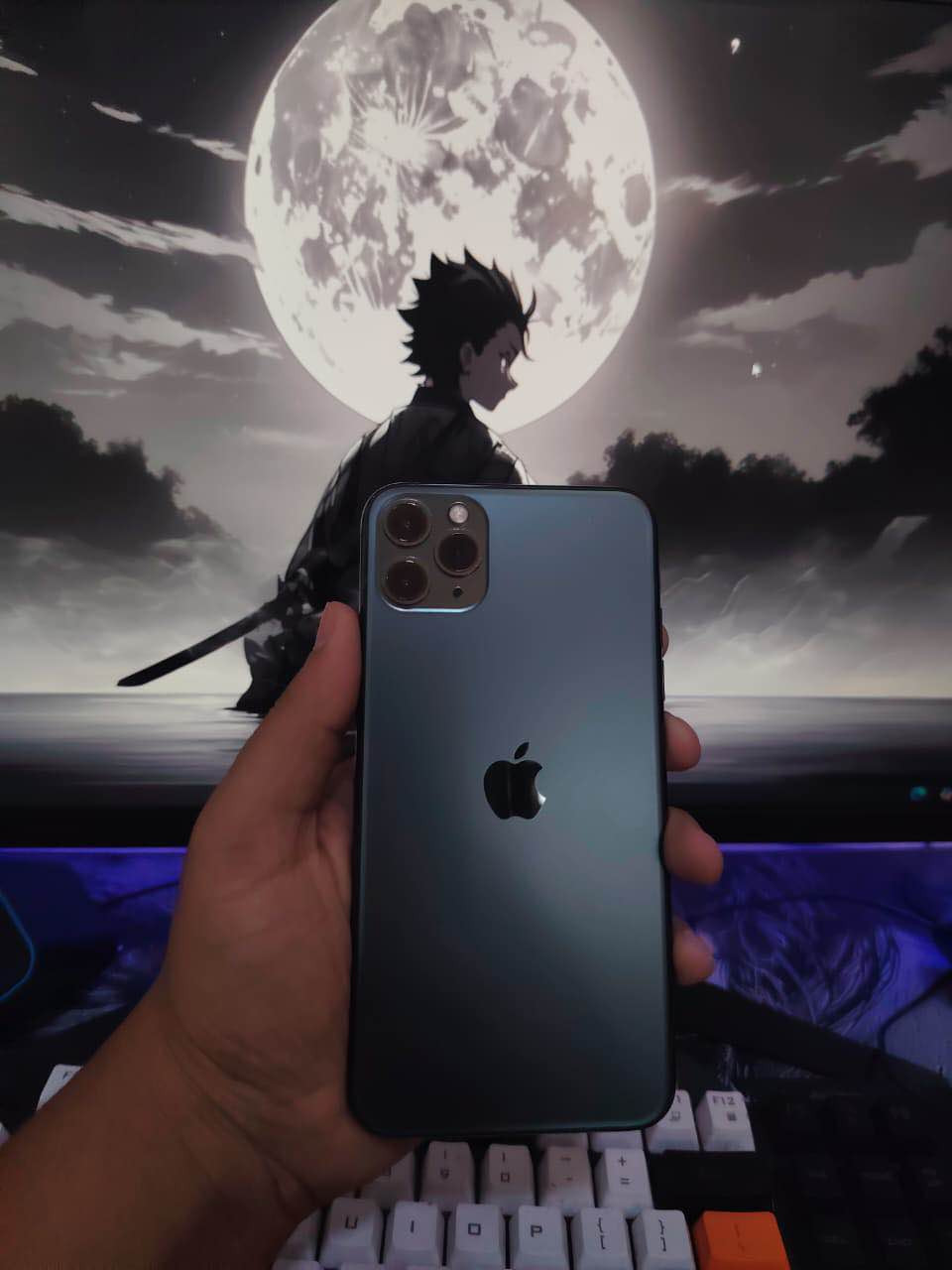 النوع: iPhone 11 Pro Max.
 الذاكرة: 256 
 نسبة البطارية: 78% بطارية الوكالة الأصلية
 حالة الجهاز: نظيف جداً شخوط قوية 
الجهاز مسبدل شاشه اصلية فقط 
عنواني بغداد الدوره
اتصل ع واتساب ***********
السعر 275وبي مجال بسيط بغداد, العراق
