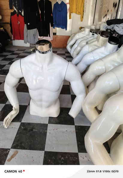 السلام عليكم من رخصة مدير الكروب ملكانات نظيفات جدد عدد 18استعمال قليل مكاني بغداد الشعب إلي يريدهن هاذا رقمي بي واتساب ***********,
