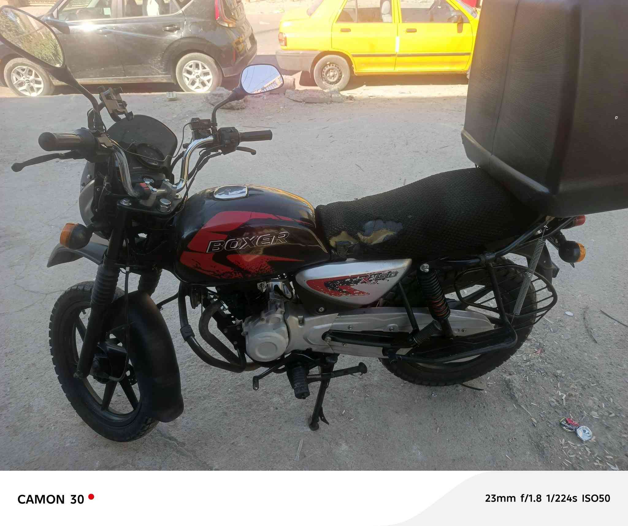 الدراجه ماشيه هواي بس ابد مطابه تجفيت ولا كايمه الحمدلله
الدراجه خير من الله معدل تعبر 120
ممقصر وياها دهن ولا أي شي 
مرقمه شركه احولك وتستلم لوحات كبل تحويل بنفس اليوم
الدراجه قيم وكلس سعرك
بما يرضي الله 
تواصل
***********
واتساب فقط
