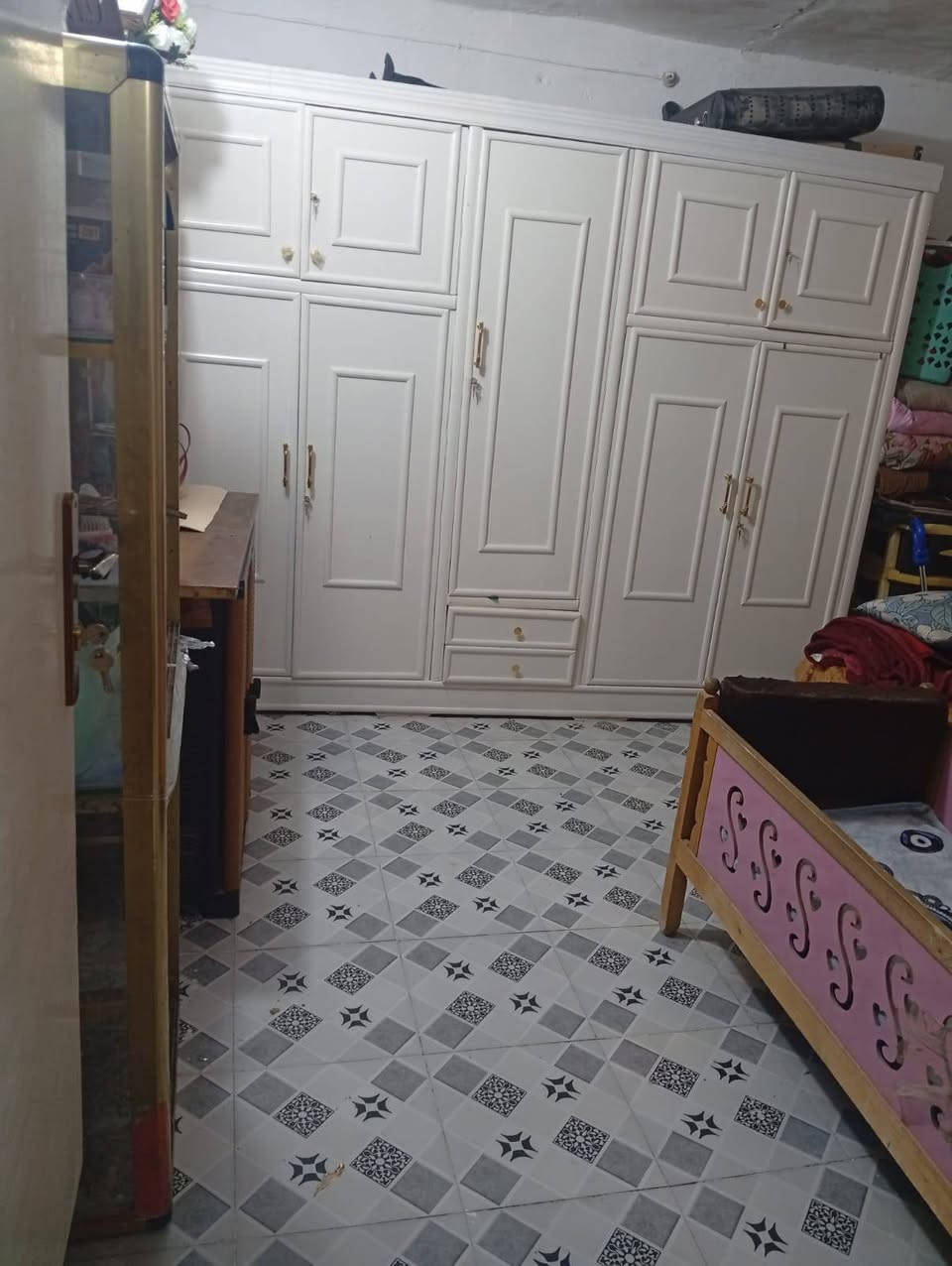 سلام عليكم بيت للبيع تجاوز بثوره مساحة 150 متر او اكثر قرب محطه الغاز  السعر 9 وبي مجال  الاستفسار خاص او تصل ***********
