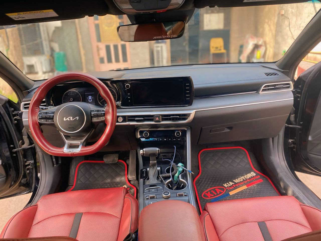كي فايف موديل 2024 

Kia K5 gt -line 

ماشيه 20

مواصفات السياره : 

1- بصمه أبواب و تشغيل عن بعد 

2- كشن ألسائق كهرباء 

3- شاشه كبيره 

4- لد نهاري 

5- ويل كب 18 

6- شاشه عرض أعطال بالدشبول 

7- كروز سرعه ذكي ( مثبت سرعه) 

8- كشنات تدفئة 

9- سايد بريك كهربائي 

10- GPS 

11- صندوق كهرباء 

12- قيادة ذاتيه 

13- شاحن واير ليس 

14- تحديد مسار 

15- مخارج شحن امامي و خلفي 2 

16- فور ويل ( دفع رباعي) 

17- جام اوتو السائق 

18- مانع أنزلاق 

19- كامره دواره 

20- حجم ألمحرك 1600 توربو 
مكاني بغداد/ والرقم سياره بغداد
الهاتف ***********
السعر 185 وبيه مجال قليل
