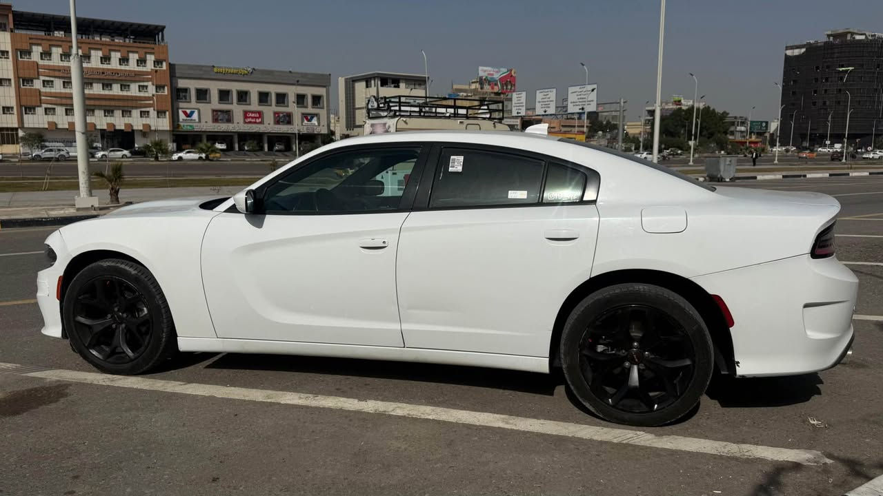 السلام عليكم جارجر 2016 اصل وارد كندي باسمي تحويل مباشر حادثها جاملغ وبنيد السيارة كامله ما ناقصها شي العنوان البصرة شارع الميثاق  
السعر (172) وبيها مجال 
رقم الهاتف : *********** Singapore
