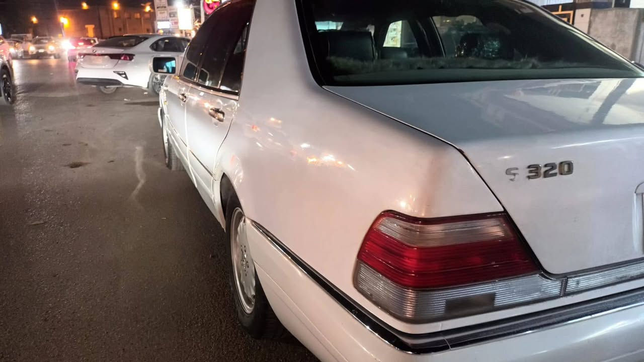 سيارة شبح موديل 1997 محرك 320 خراطين عدل بيضاء اللون 
سيارة جاهزة من گير ومحرك وصدر امامي وخلفي والداخل جيد جداً 
السعر 110 ورقة
والاستفسار للاتصال على رقم 
***********
واتساب
