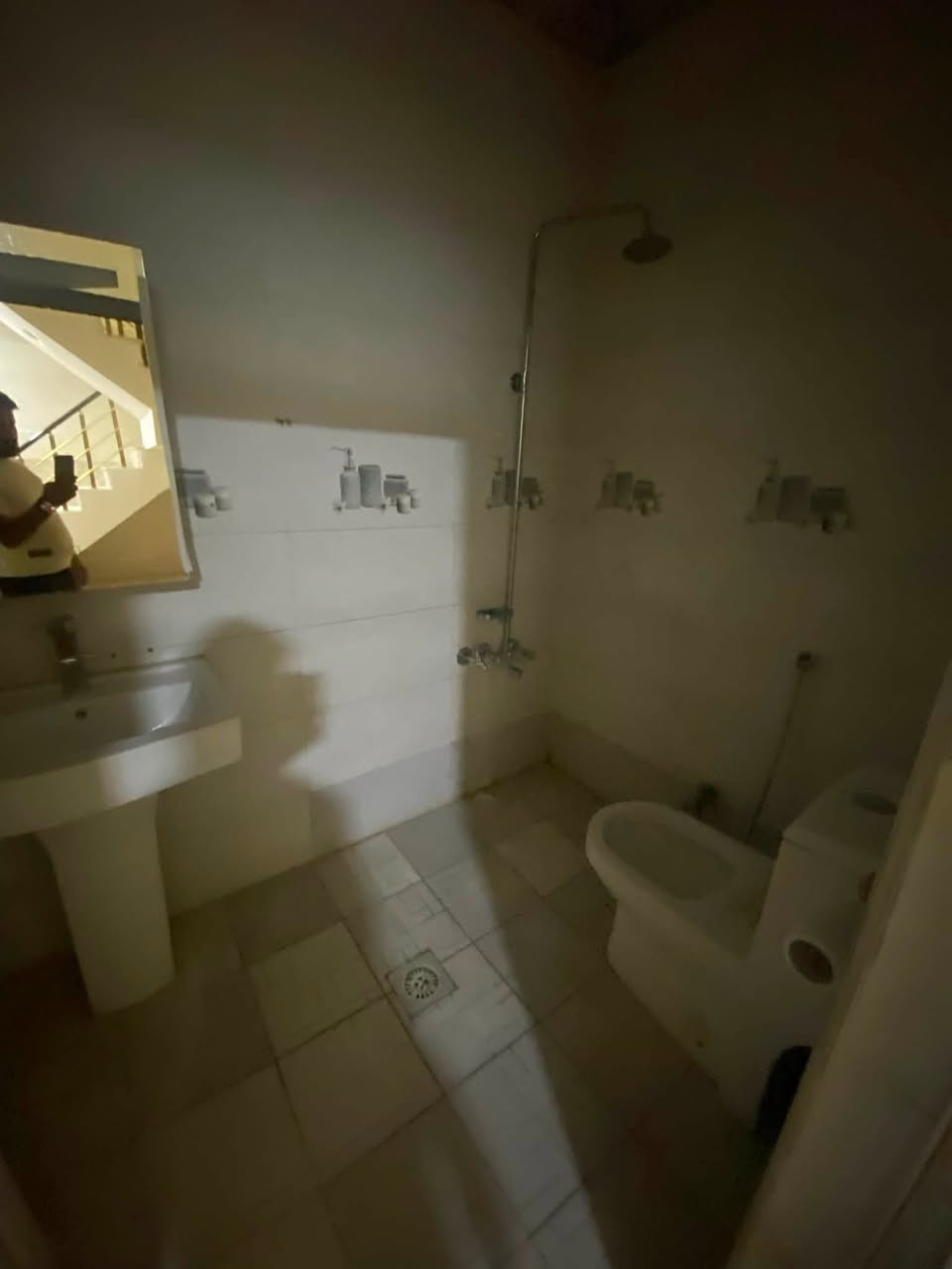 � للإيجار في السيدية – مربع التصنيع 🏡
✨ بيت زيرو مودرن جديد وغير مسكون سابقاً

📐 المساحة: 50 متر

💰 الإيجار: 700 ألف

يتكون من:

🛏️ غرفتين نوم

🛋️ صالة

🍳 مطبخ

🚿 خدمات كاملة

🌿 مكان هادئ ومناسب للسكن

للاسـتفسـار الاتـصال علـى الارقـام التـاليه  او زيـاره مكـتب عبدالله الرفيـعي السيـديه_شارع الضـباط_ مقابل مجـمع لحـوم جويـلي 

#مكتب-عبدالله-الرفيعي

***********

‏‭***********‬

‏‭+964 770 712 2380‬

━━━━━━━━━━━━━━━

#بيت #عقارات #منزل #بيع #وساطة_عقارية

#شركة #سيدية #بغداد #عراق

#عقارات_السيدية

#عقارات_الكرخ #ايجار_تجاري

#بنايات_سكنية

#عقارات_القادسية #عقارات_اليرموك #عقارات_المنصور

#عقارات_الحارثية #عقارات_الكاظمية #عقارات_الاعظمية

#عقارات_العطيفية #عقارات_حي_الجامعة
